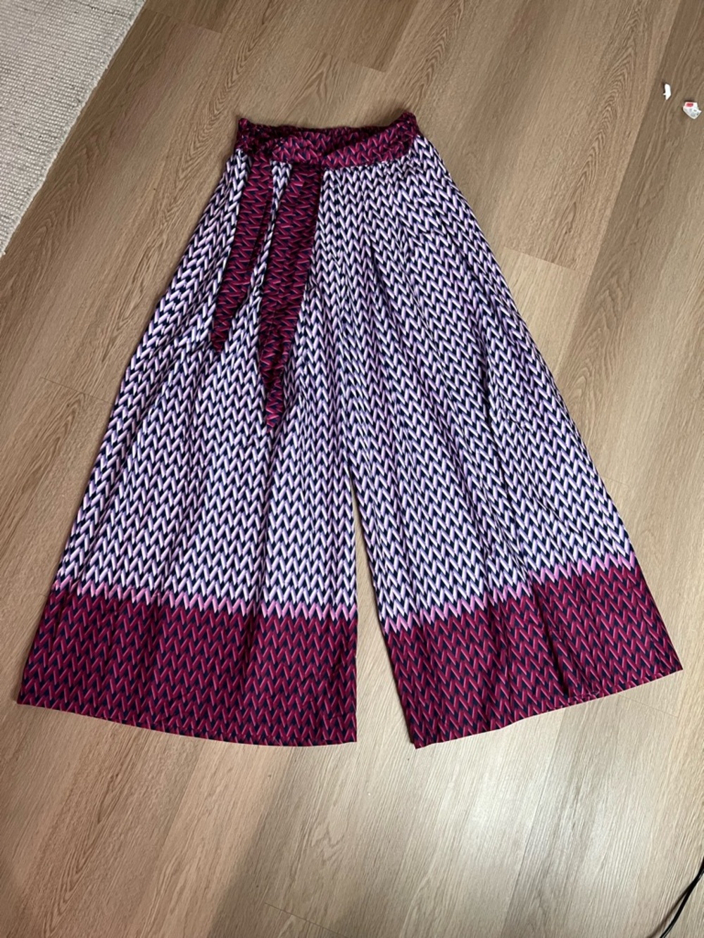 ✨ Chic Printed Wide-Leg Culotte Pants – Statement Piece ✨